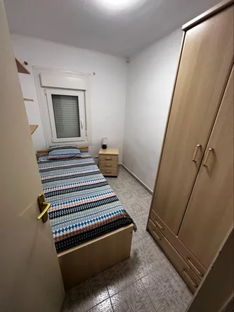 Rent this 3 bed room on Carrer de Pasteur in 64B, 08024 Barcelona
