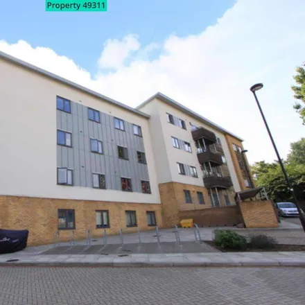 Rent this 2 bed apartment on Clan McDonald House in Bramhope Lane, London