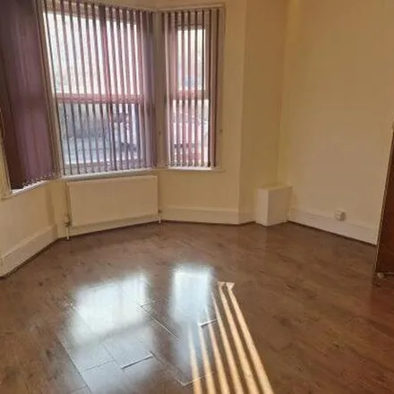Rent this 5 bed apartment on Ashburnham Road in Luton, LU1 1JZ
