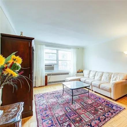 Image 5 - 99-21 67th Road, New York, NY 11375, USA - Apartment for sale