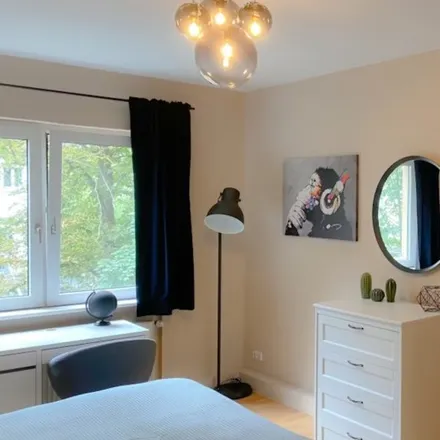 Rent this 3 bed room on Wiesenau 60 in 60323 Frankfurt, Germany