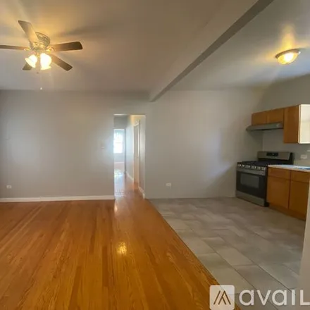 Image 3 - 6343 N Claremont Ave, Unit 1W - Apartment for rent