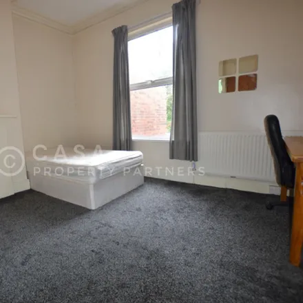 Rent this 9 bed duplex on Chapel Lane in Leeds, LS6 3BW