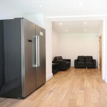 Image 3 - Carol Street, London, NW1 0AY, United Kingdom - House for rent