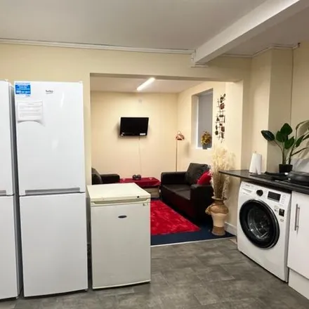 Image 2 - Domino House, Headford Street, Devonshire, Sheffield, S3 7WA, United Kingdom - Room for rent