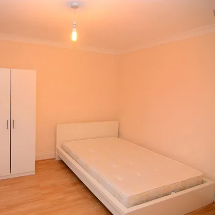 Image 2 - 12-20 Rigden Street, London, E14 6DJ, United Kingdom - Room for rent