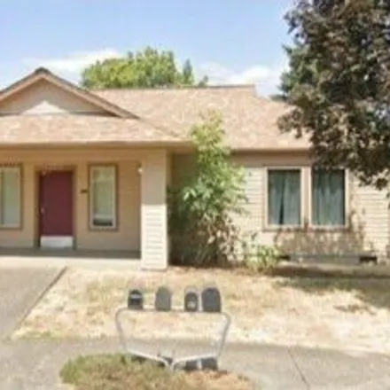 Buy this 5 bed house on West Maple Street in Lebanon, OR 97355