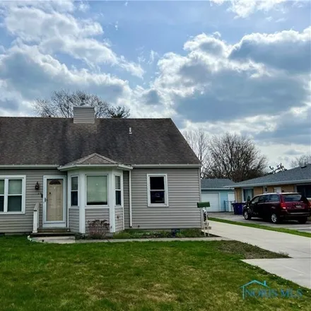 Buy this 4 bed house on 6147 Reo Street in Toledo, OH 43615