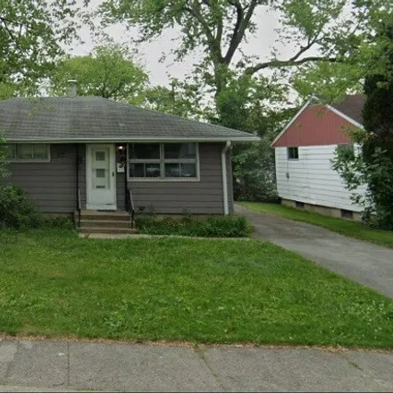 Rent this 3 bed house on 537 East 154th Street in South Holland, IL 60473