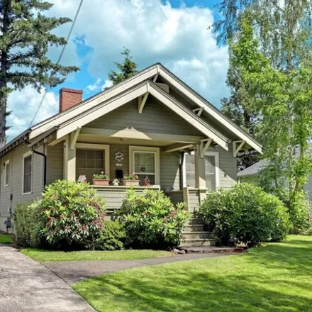 Buy this 3 bed house on 2536 SE 75th Ave in Portland, Oregon