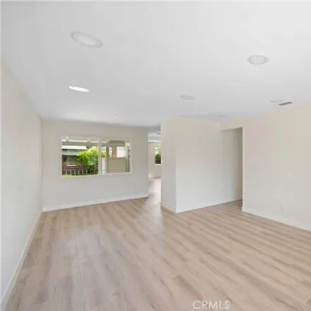 Image 5 - 8878 Katherine Avenue, Los Angeles, CA 91402, USA - Apartment for rent