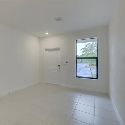 Image 2 - 11399 Southwest 2nd Place, Pembroke Pines, FL 33025, USA - Townhouse for rent