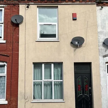 Rent this 3 bed townhouse on Bright Street in Wolverhampton, WV1 4AT