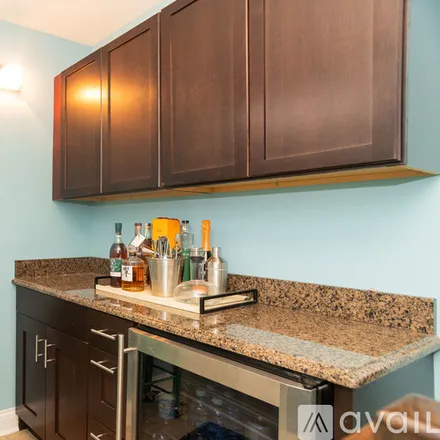 Image 1 - 3203 N Oakley Ave, Unit 304 - Apartment for rent