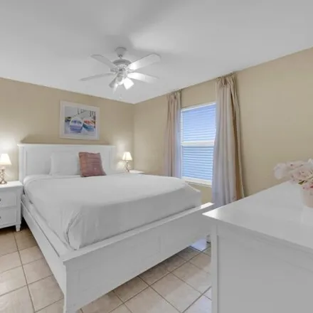 Image 4 - Pelican Beach Resort, Sandprint Drive, Destin, FL 32540, USA - Condo for sale