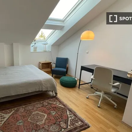 Rent this 3 bed room on Serviten-Hof in Berggasse, 1090 Vienna