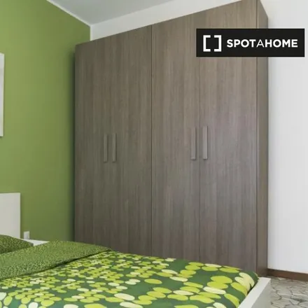 Rent this 4 bed room on Milano 61 in Via Rodolfo Carabelli, 7