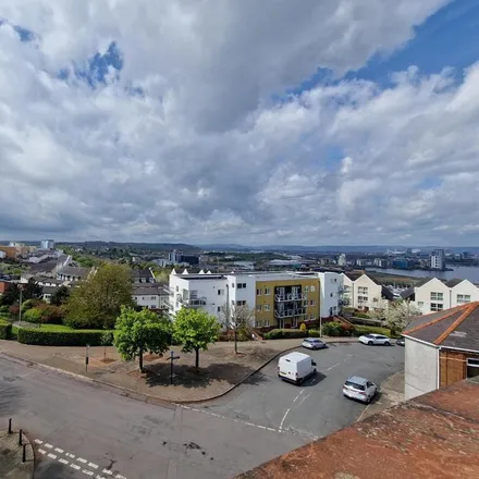 Rent this 1 bed apartment on Queen's Road in Penarth, CF64 1DH