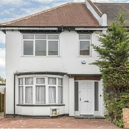 Buy this 3 bed house on Lyndhurst Road in London, CR7 7PE