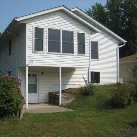 Image 4 - 303 4th Street, Pepin, Pepin County, WI 54759, USA - House for sale