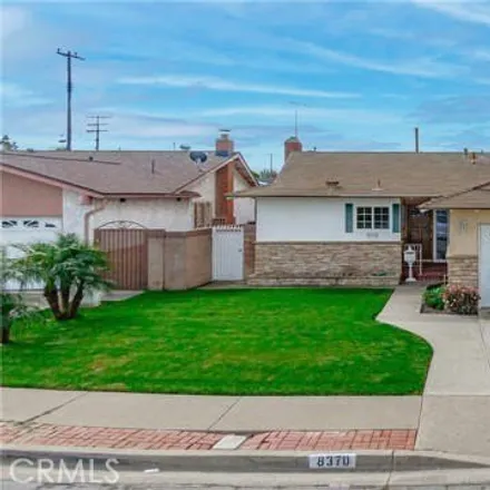 Image 2 - 8382 East Blithedale Street, Long Beach, CA 90808, USA - House for sale