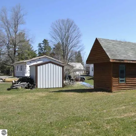 Image 3 - 208 Lincoln Street, Kalkaska, Kalkaska Township, MI 49646, USA - House for sale