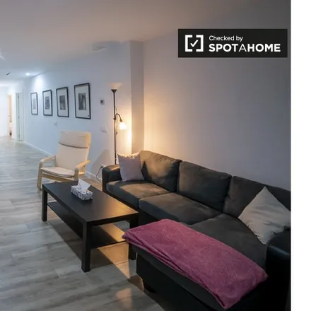Rent this 2 bed apartment on Complex Esportiu-Cultural Petxina in Passeig de la Petxina, 42