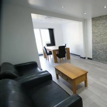Rent this 5 bed townhouse on Back Mayville Terrace in Leeds, LS6 1NB