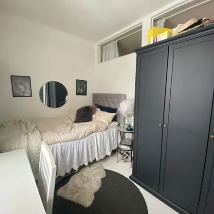 Rent this 4 bed apartment on Rödabergsgatan 12 in 113 30 Stockholm, Sweden