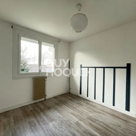 Rent this 4 bed apartment on 8 Place de la République in 31120 Portet-sur-Garonne, France