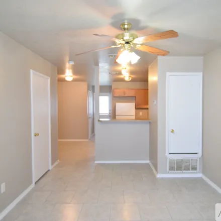 Image 2 - 4006 Pilgram Dr, Unit B - Apartment for rent