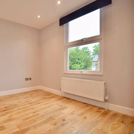 Image 9 - Victory Road, London, SW19 1HR, United Kingdom - House for rent