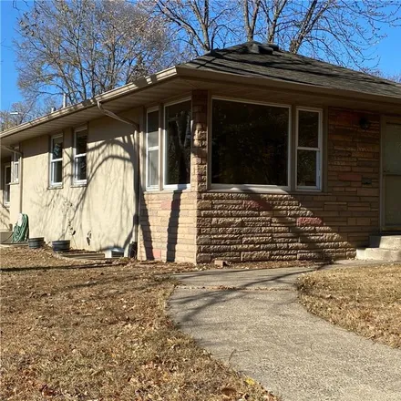Buy this 2 bed house on 345 Girard Avenue North in Minneapolis, MN 55405