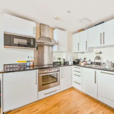 Image 1 - Parkview Apartments, Chrisp Street, Bow Common, London, E14 6ET, United Kingdom - Apartment for sale