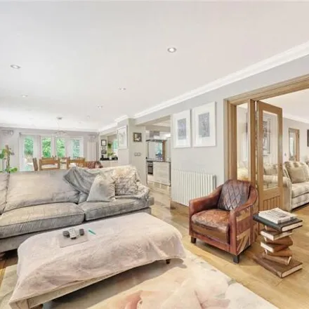 Image 5 - Abbots Close, Brentwood, CM15 8LT, United Kingdom - House for sale