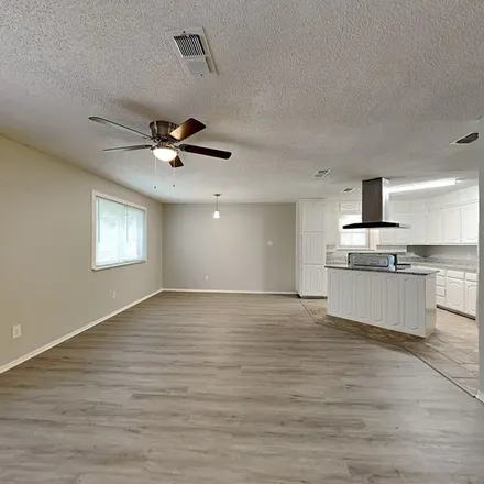 Image 7 - 291 Northeast Craig Street, Burleson, TX 76028, USA - Apartment for rent