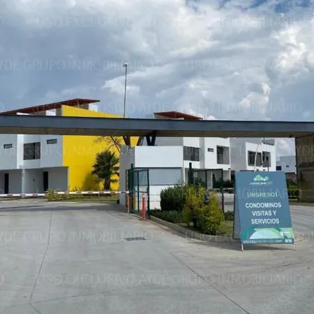 Rent this 3 bed house on unnamed road in Arboledas de Tesistán, 45200 La Cuchilla