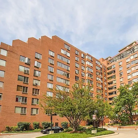 Rent this 2 bed condo on Terraces of Dearborn Park in 801 South Plymouth Court, Chicago