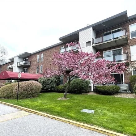 Buy this 1 bed condo on 28;30 Broadlawn Drive in Newton, MA 02467