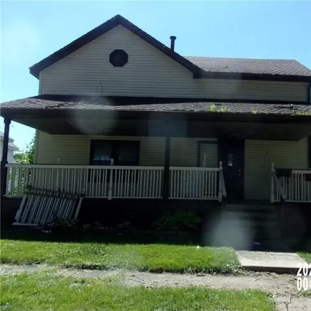 Buy this 3 bed house on 1268 East Main Street in Clinton, IL 61727