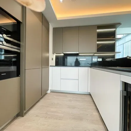 Rent this 2 bed apartment on Carrara Tower in 1 City Road, London