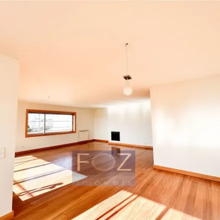 Rent this 4 bed apartment on BROOKLYN BARBEARIA in Rua do Campo Alegre, 4150-170 Porto