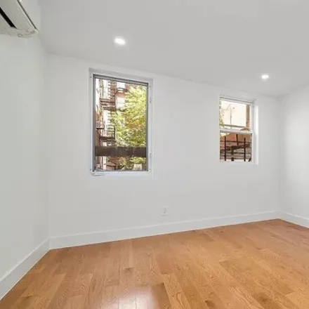 Image 7 - 32 Avenue A, New York, NY 10009, USA - House for rent