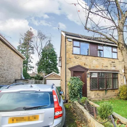Rent this 3 bed duplex on Sycamore Walk in Farsley, LS28 5AG