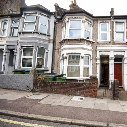 Rent this 3 bed townhouse on Bostall Hill in London, SE2 0RA