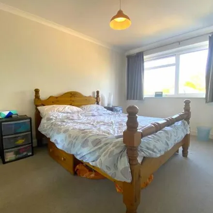 Image 7 - Thames Side, Spelthorne, TW18 2JU, United Kingdom - Room for rent