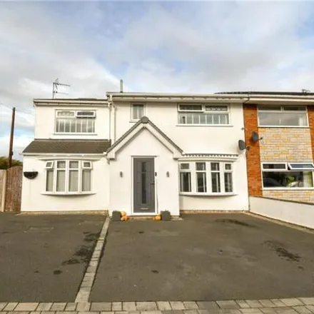 Buy this 4 bed duplex on Thornley Road in Saughall Massie, CH46 6HB