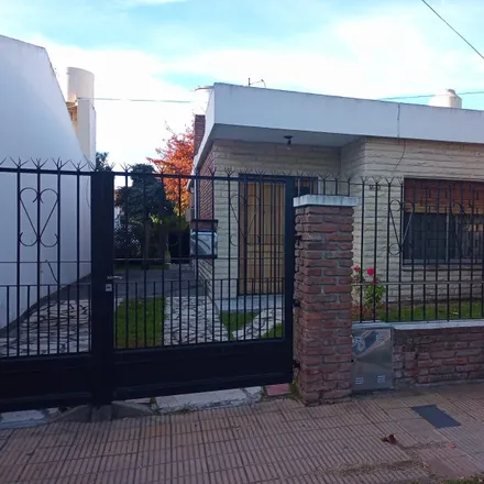Buy this studio house on Juan José Paso in Partido de San Miguel, Muñiz