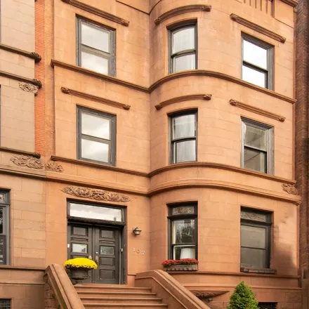 Rent this 5 bed townhouse on 107 West 85th Street in New York, NY 10024