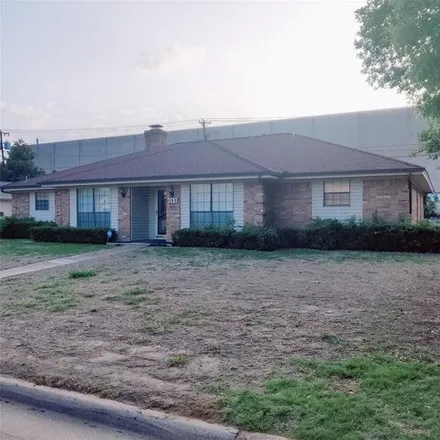 Buy this 3 bed house on 2583 Meadow Lake Drive in Grand Prairie, TX 75050
